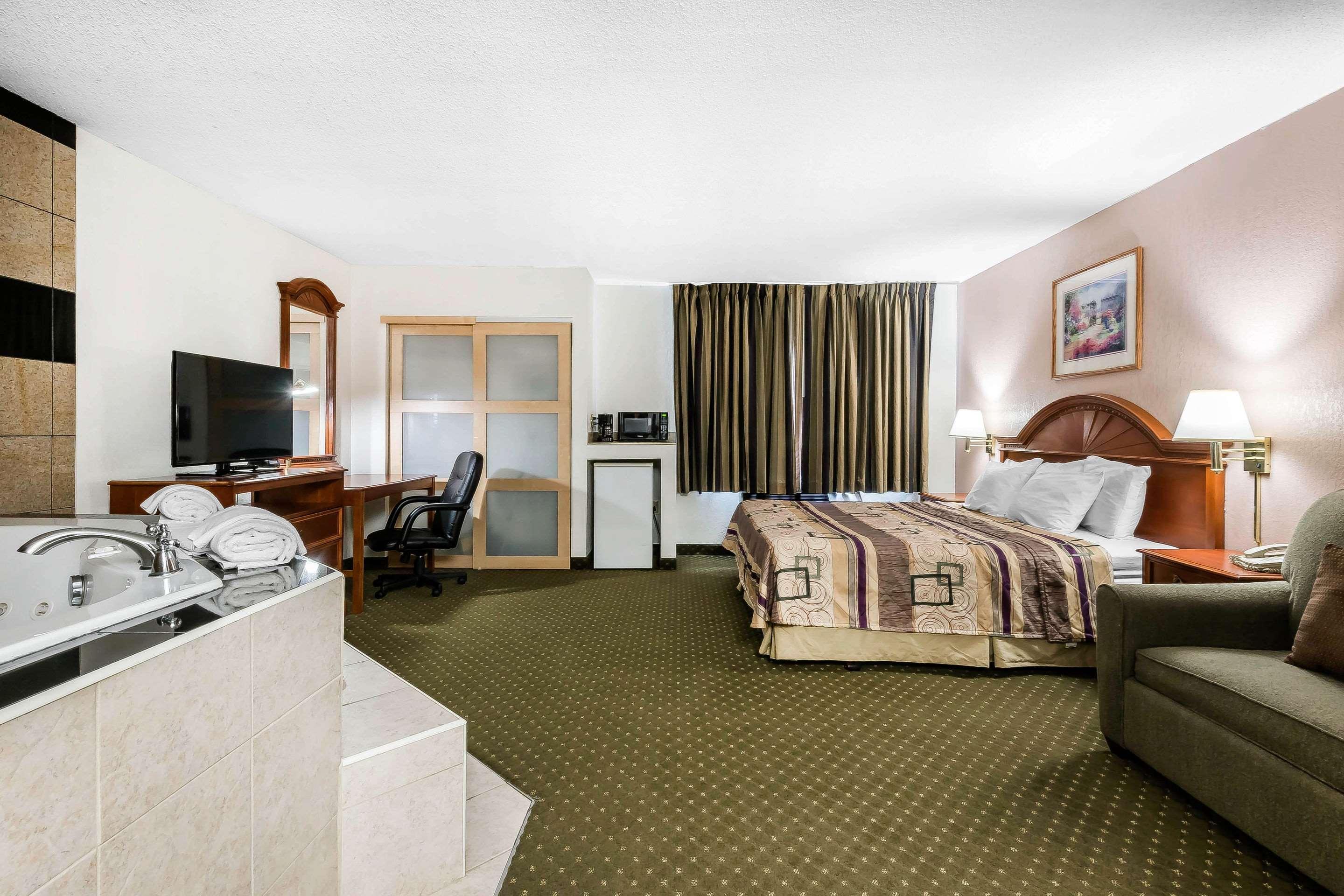 Quality Inn & Suites Binghamton Vestal Buitenkant foto
